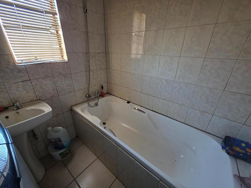 4 Bedroom Property for Sale in Dawn Park Gauteng