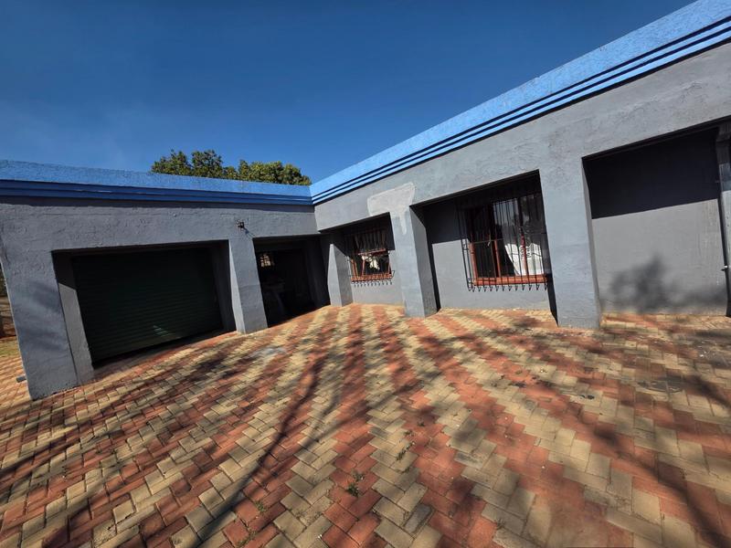4 Bedroom Property for Sale in Dawn Park Gauteng