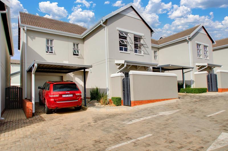 To Let 3 Bedroom Property for Rent in Broadacres Gauteng