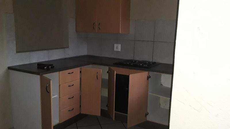 To Let 2 Bedroom Property for Rent in Amberfield Glen Gauteng
