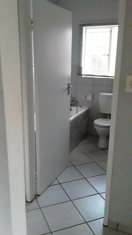To Let 2 Bedroom Property for Rent in Amberfield Glen Gauteng
