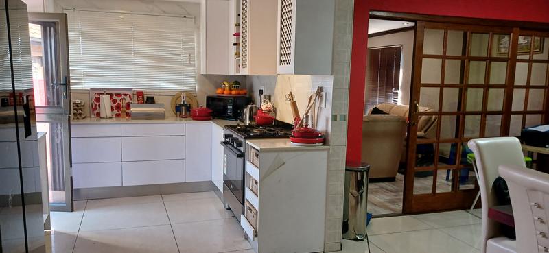 4 Bedroom Property for Sale in Clayville Gauteng