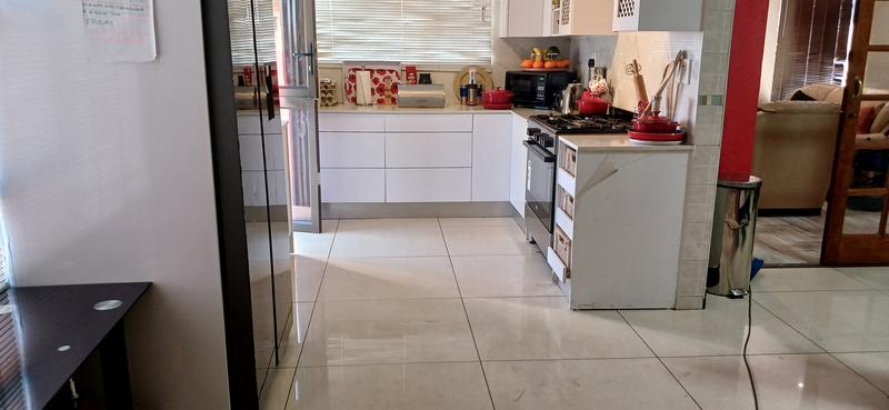 4 Bedroom Property for Sale in Clayville Gauteng