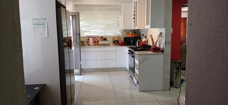 4 Bedroom Property for Sale in Clayville Gauteng