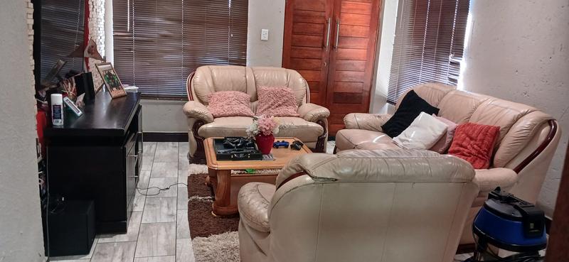 4 Bedroom Property for Sale in Clayville Gauteng