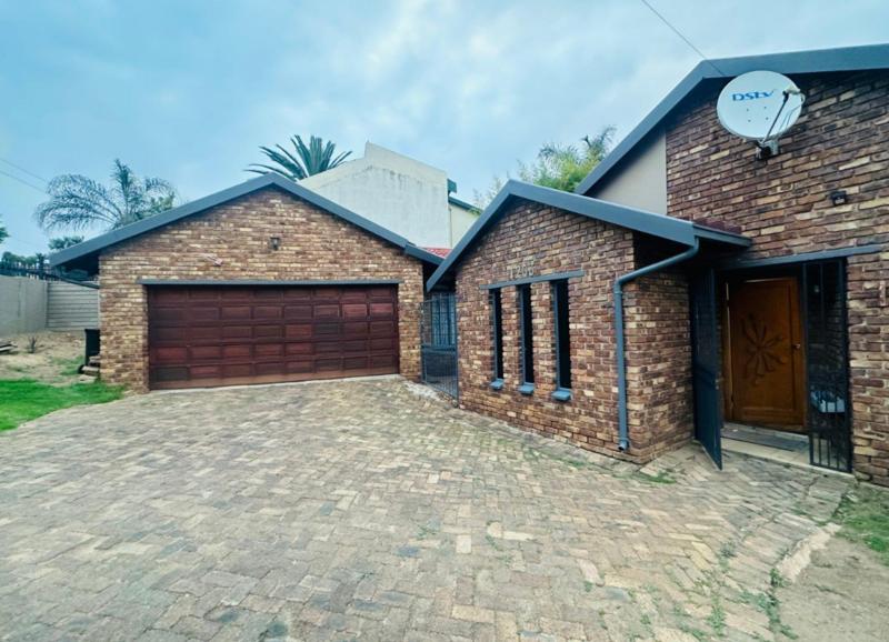 4 Bedroom Property for Sale in Radiokop Gauteng