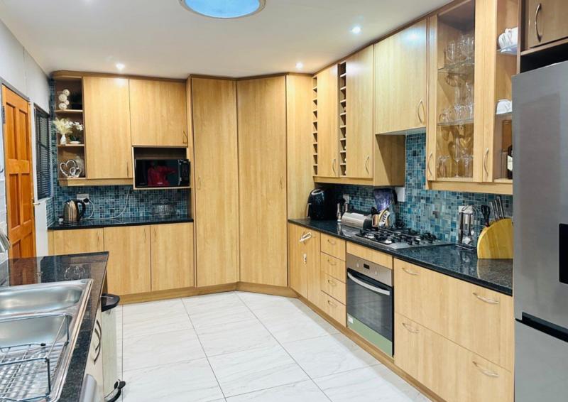 4 Bedroom Property for Sale in Radiokop Gauteng