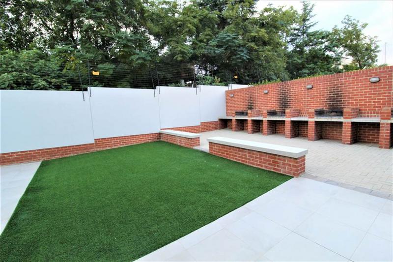 To Let 3 Bedroom Property for Rent in Broadacres Gauteng