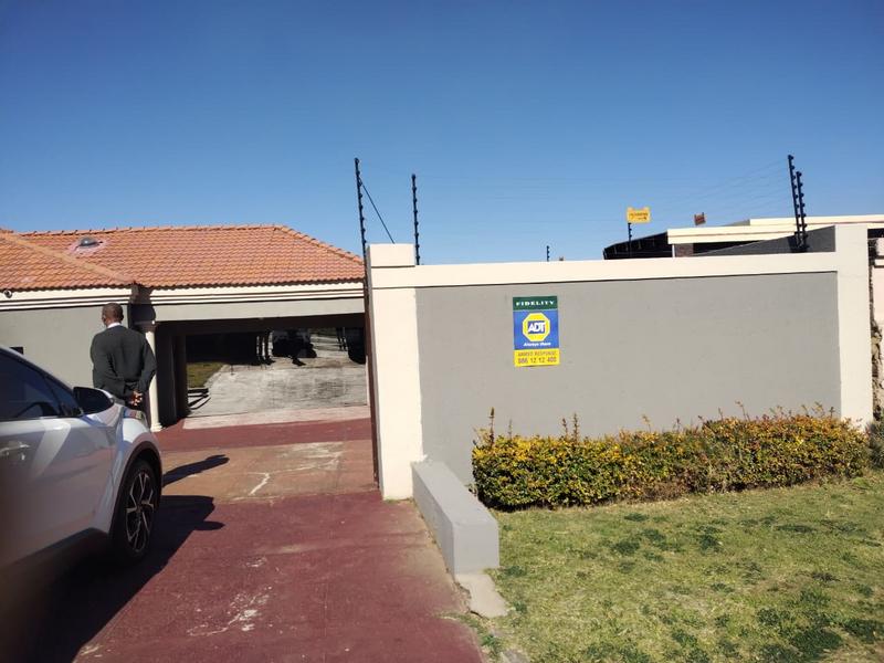 4 Bedroom Property for Sale in Protea Glen Gauteng
