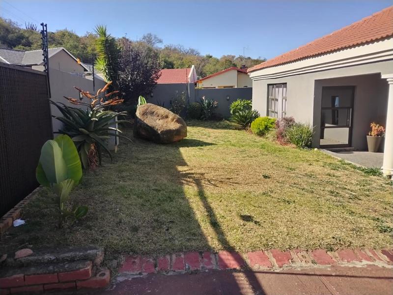 4 Bedroom Property for Sale in Protea Glen Gauteng