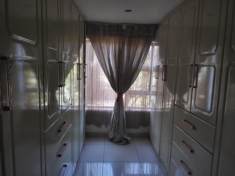 4 Bedroom Property for Sale in Protea Glen Gauteng