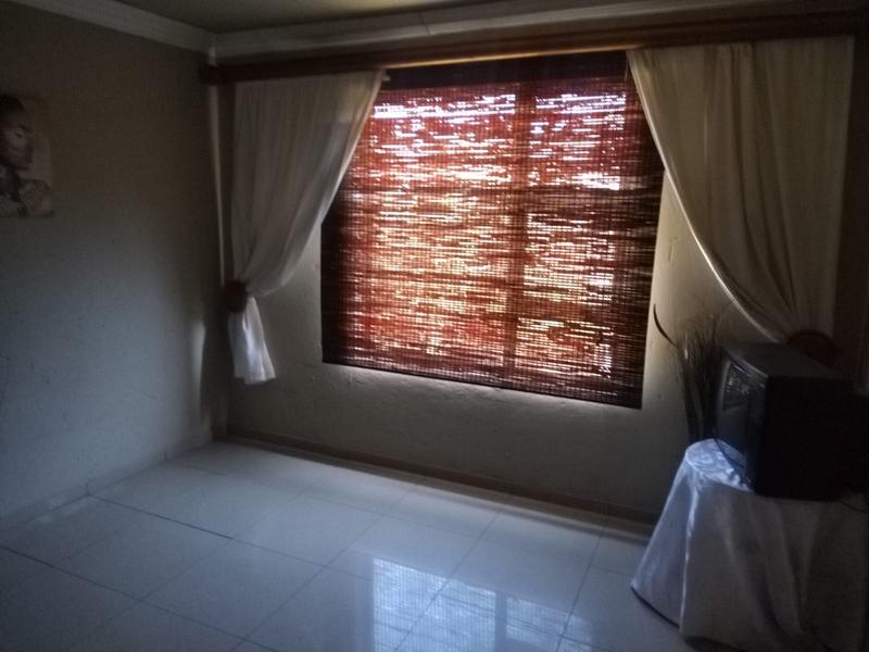 4 Bedroom Property for Sale in Protea Glen Gauteng