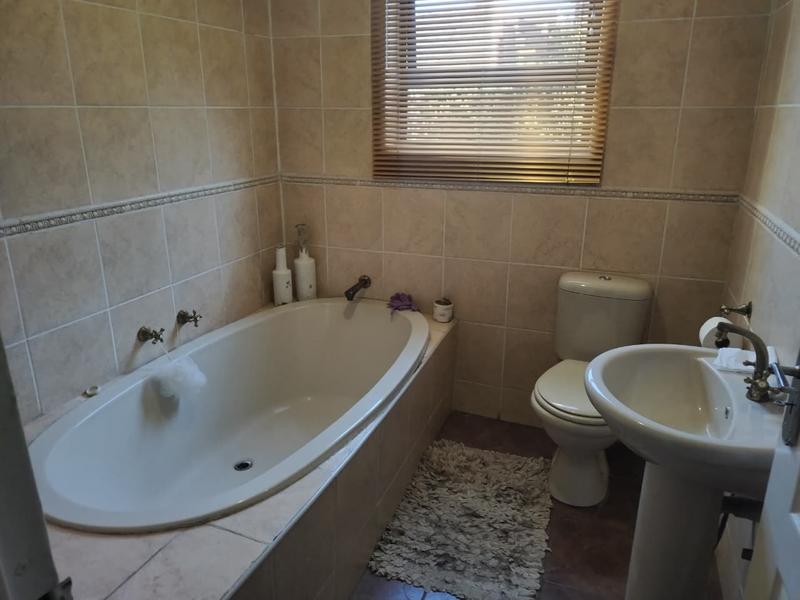 4 Bedroom Property for Sale in Protea Glen Gauteng