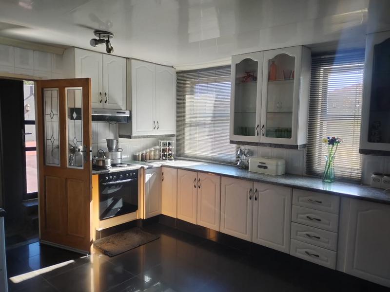 4 Bedroom Property for Sale in Protea Glen Gauteng