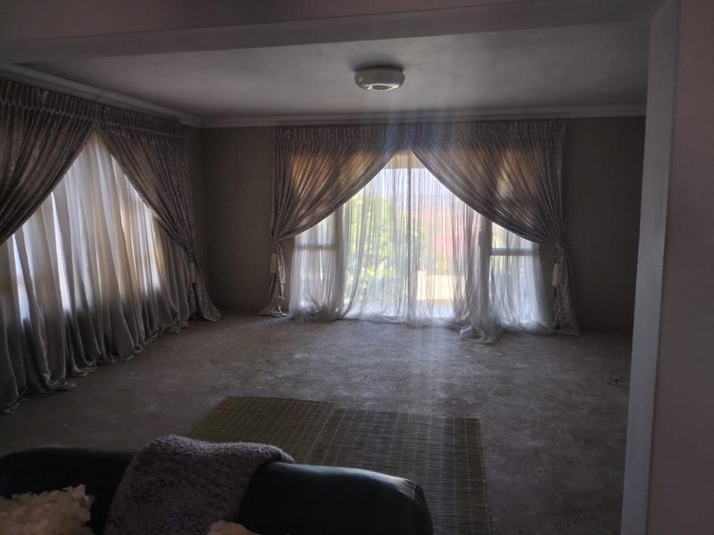 4 Bedroom Property for Sale in Protea Glen Gauteng