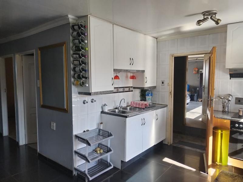 4 Bedroom Property for Sale in Protea Glen Gauteng