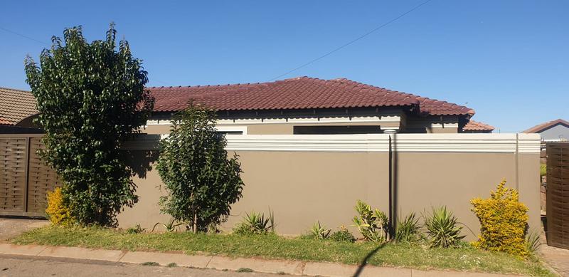 4 Bedroom Property for Sale in Protea Glen Gauteng
