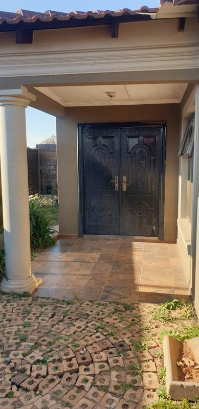 4 Bedroom Property for Sale in Protea Glen Gauteng