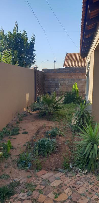 4 Bedroom Property for Sale in Protea Glen Gauteng