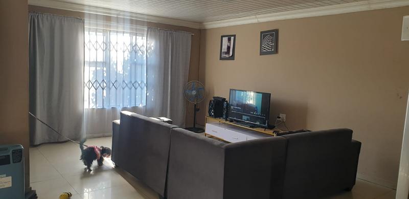 4 Bedroom Property for Sale in Protea Glen Gauteng