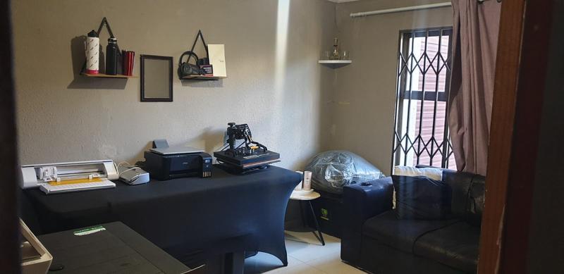 4 Bedroom Property for Sale in Protea Glen Gauteng