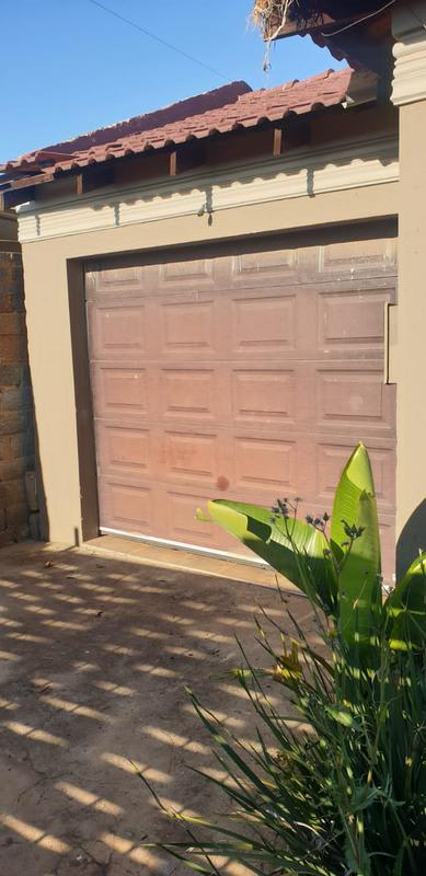 4 Bedroom Property for Sale in Protea Glen Gauteng