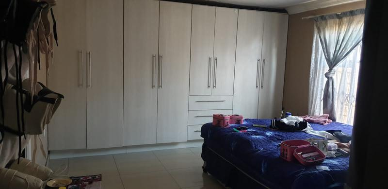 4 Bedroom Property for Sale in Protea Glen Gauteng
