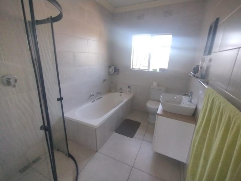 4 Bedroom Property for Sale in Tulisa Park Gauteng