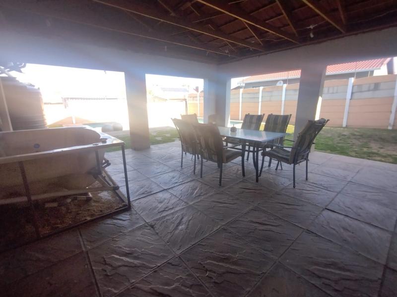 4 Bedroom Property for Sale in Tulisa Park Gauteng