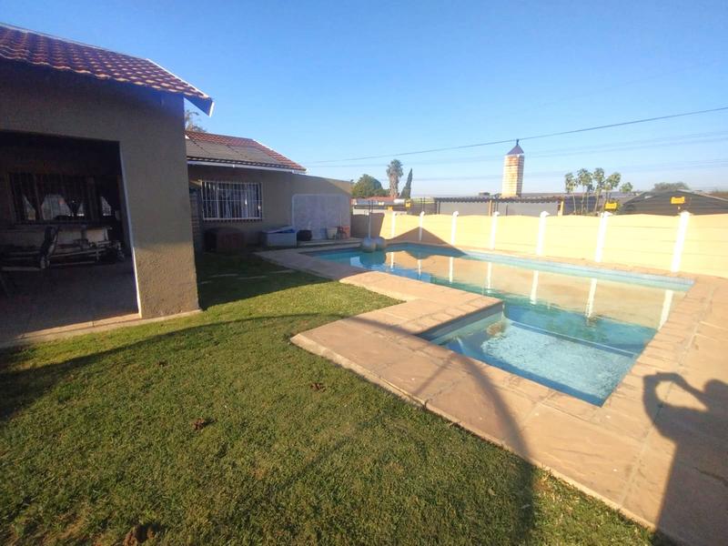 4 Bedroom Property for Sale in Tulisa Park Gauteng
