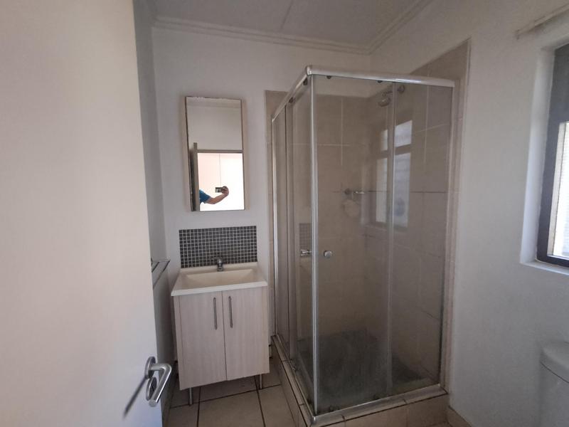 To Let 1 Bedroom Property for Rent in Beverley Gauteng