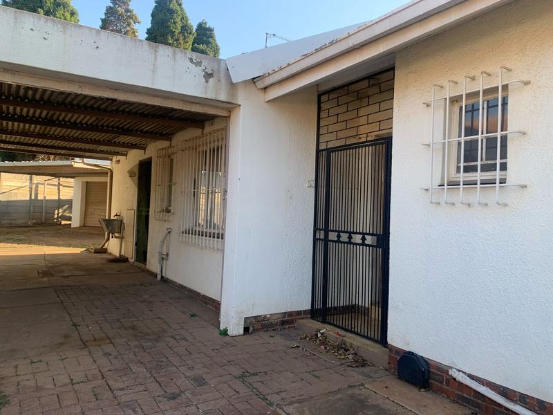 To Let 3 Bedroom Property for Rent in Birch Acres Gauteng