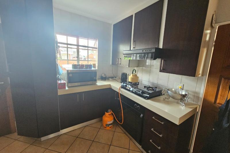 To Let 3 Bedroom Property for Rent in Glen Marais Gauteng