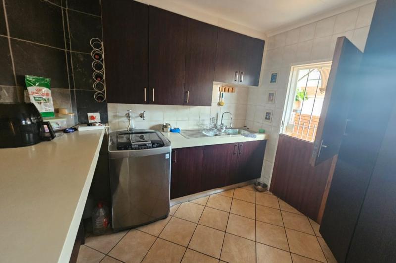 To Let 3 Bedroom Property for Rent in Glen Marais Gauteng