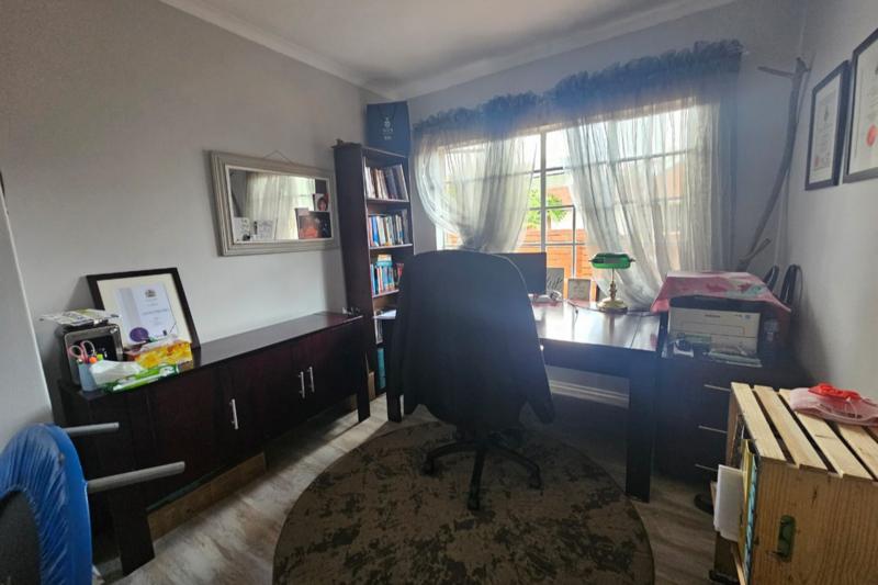 To Let 3 Bedroom Property for Rent in Glen Marais Gauteng