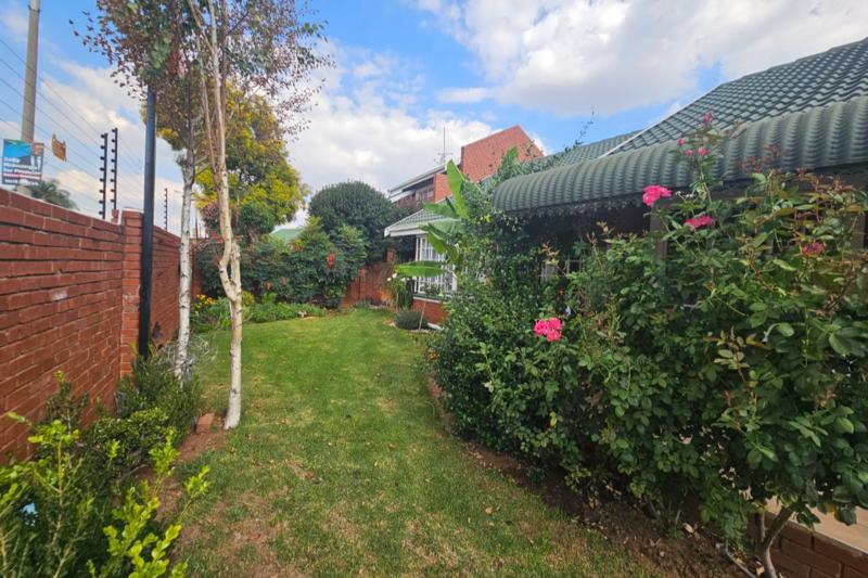 To Let 3 Bedroom Property for Rent in Glen Marais Gauteng