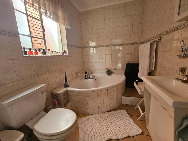 To Let 3 Bedroom Property for Rent in Glen Marais Gauteng