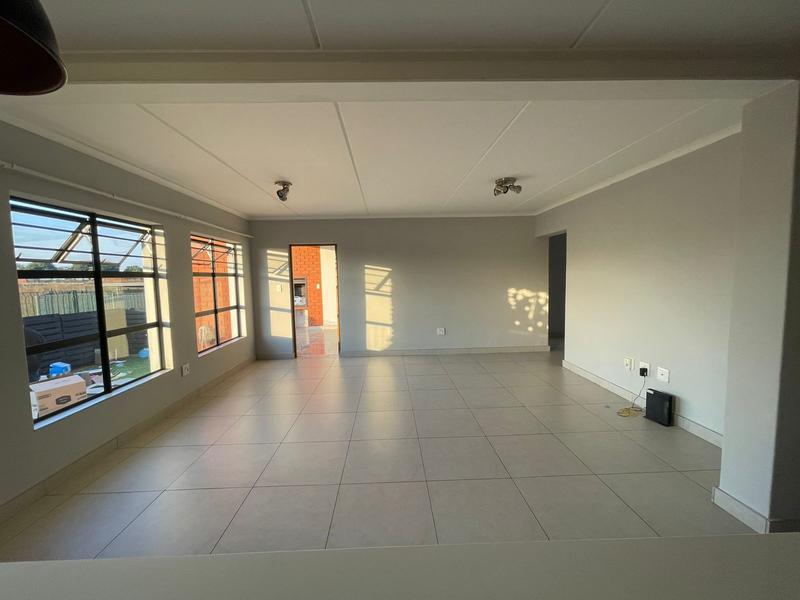 To Let 3 Bedroom Property for Rent in Glen Marais Gauteng