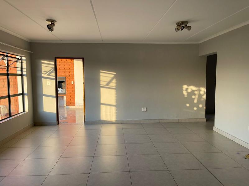 To Let 3 Bedroom Property for Rent in Glen Marais Gauteng