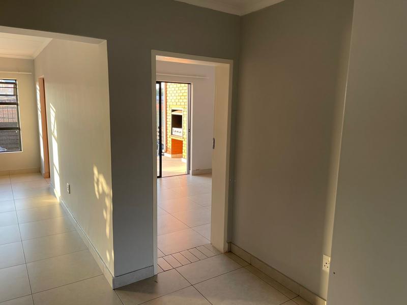 To Let 3 Bedroom Property for Rent in Glen Marais Gauteng
