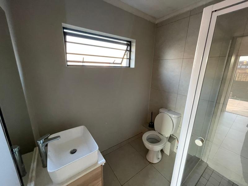 To Let 3 Bedroom Property for Rent in Glen Marais Gauteng