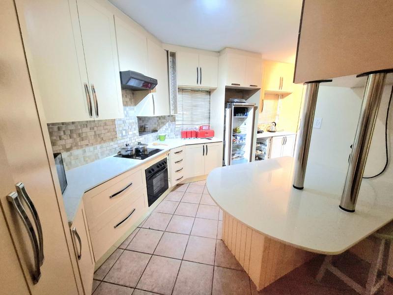 4 Bedroom Property for Sale in Erasmuskloof Gauteng
