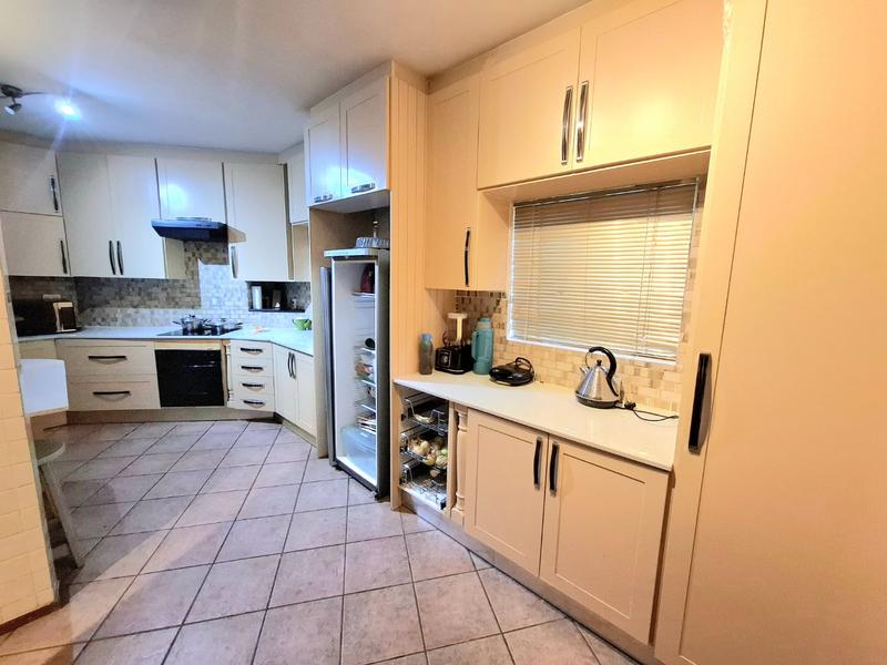 4 Bedroom Property for Sale in Erasmuskloof Gauteng
