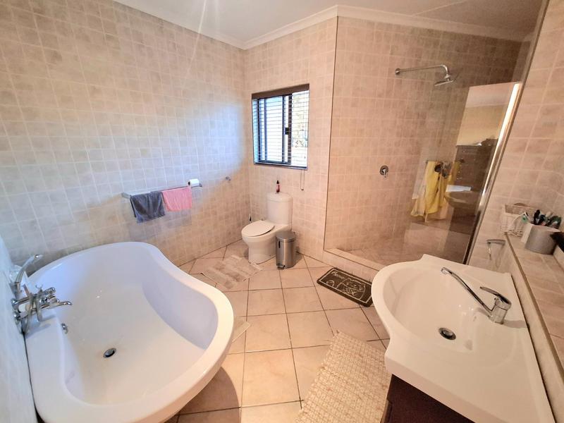4 Bedroom Property for Sale in Erasmuskloof Gauteng