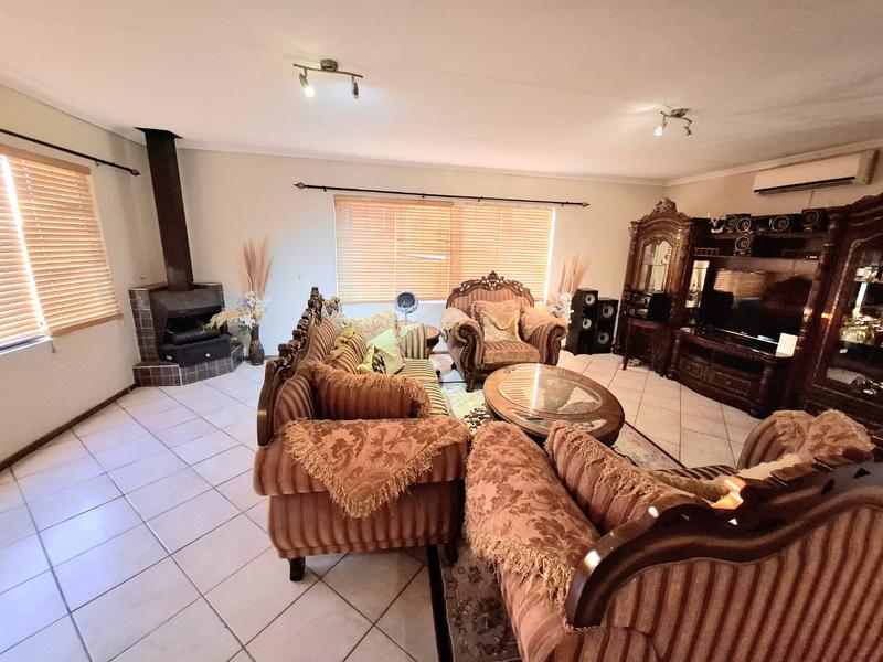 4 Bedroom Property for Sale in Erasmuskloof Gauteng