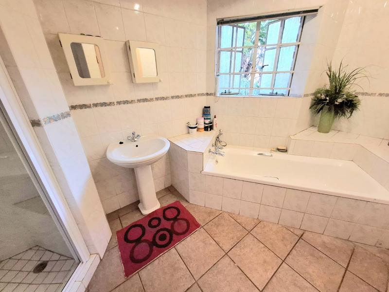 4 Bedroom Property for Sale in Erasmuskloof Gauteng