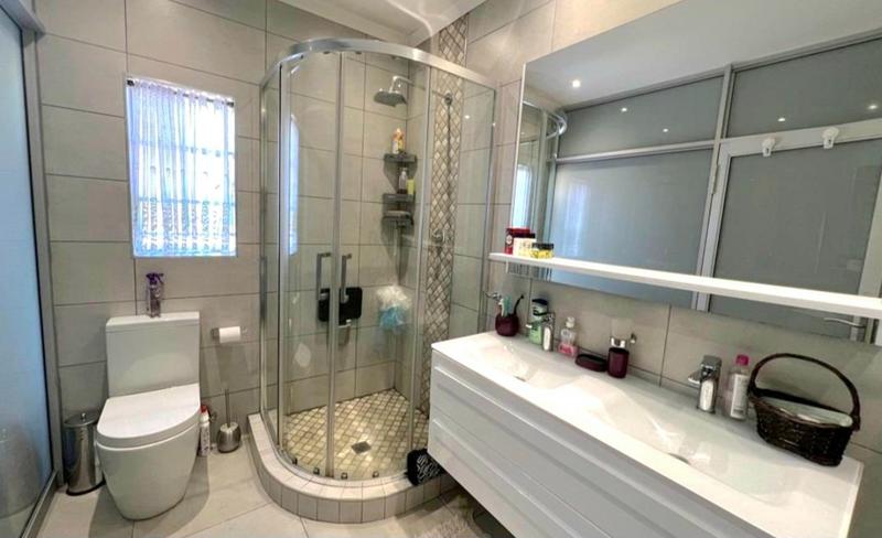 6 Bedroom Property for Sale in Erasmuskloof Gauteng