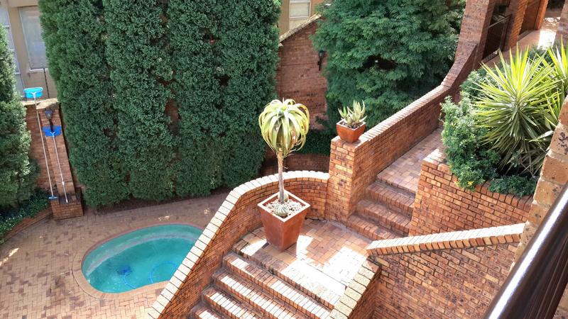 6 Bedroom Property for Sale in Erasmuskloof Gauteng