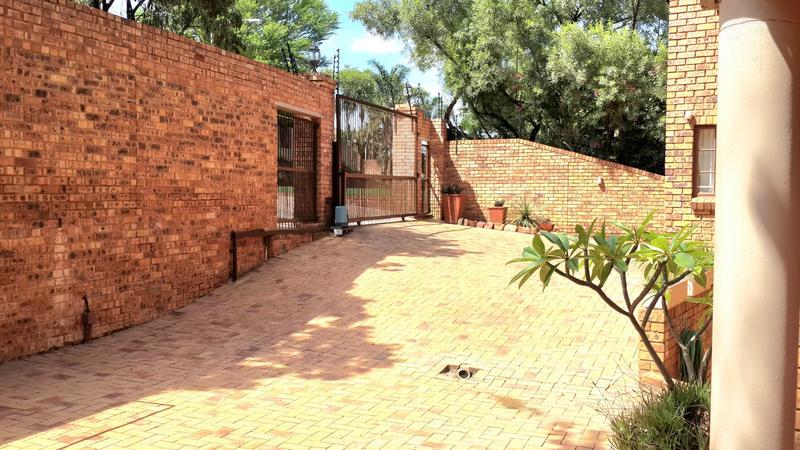 6 Bedroom Property for Sale in Erasmuskloof Gauteng
