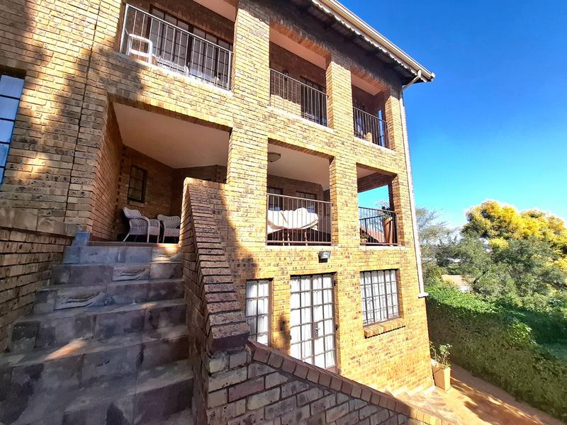 6 Bedroom Property for Sale in Erasmuskloof Gauteng